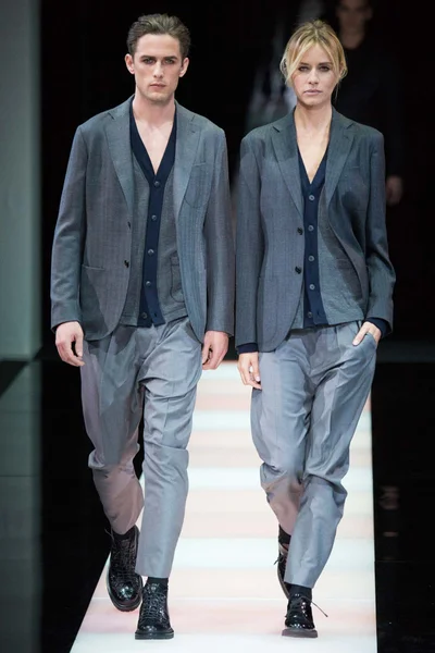 Look 16